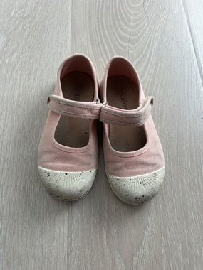 Girls Pink Canvas Mary Jane Shoes with Velcro Strap - Classic Dress Style